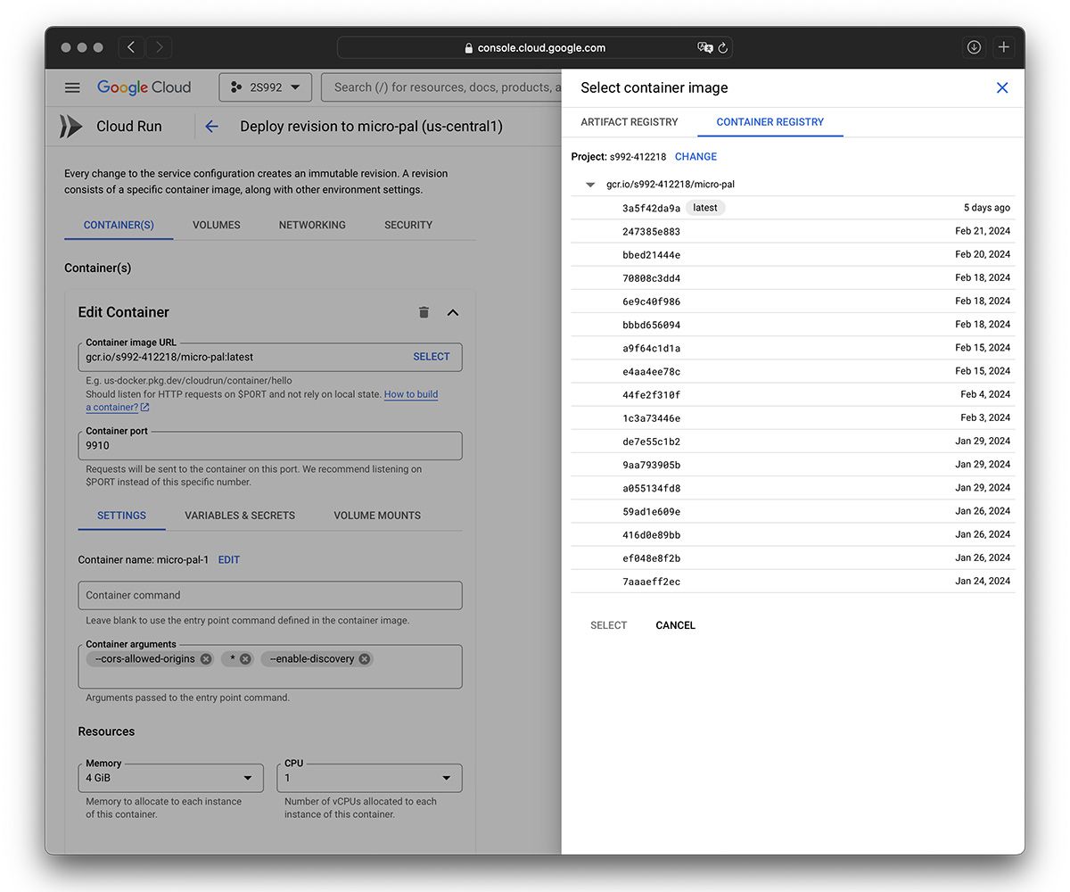 Screenshot, der eine Liste aktualisierter Bilddateinamen und Konfigurationen für den Container mit Feldern für die Bild-URL, den Container-Port, Argumente, Speicherzuweisung und Anzahl der jeder Instanz des Containers zugewiesenen CPUs zeigt.